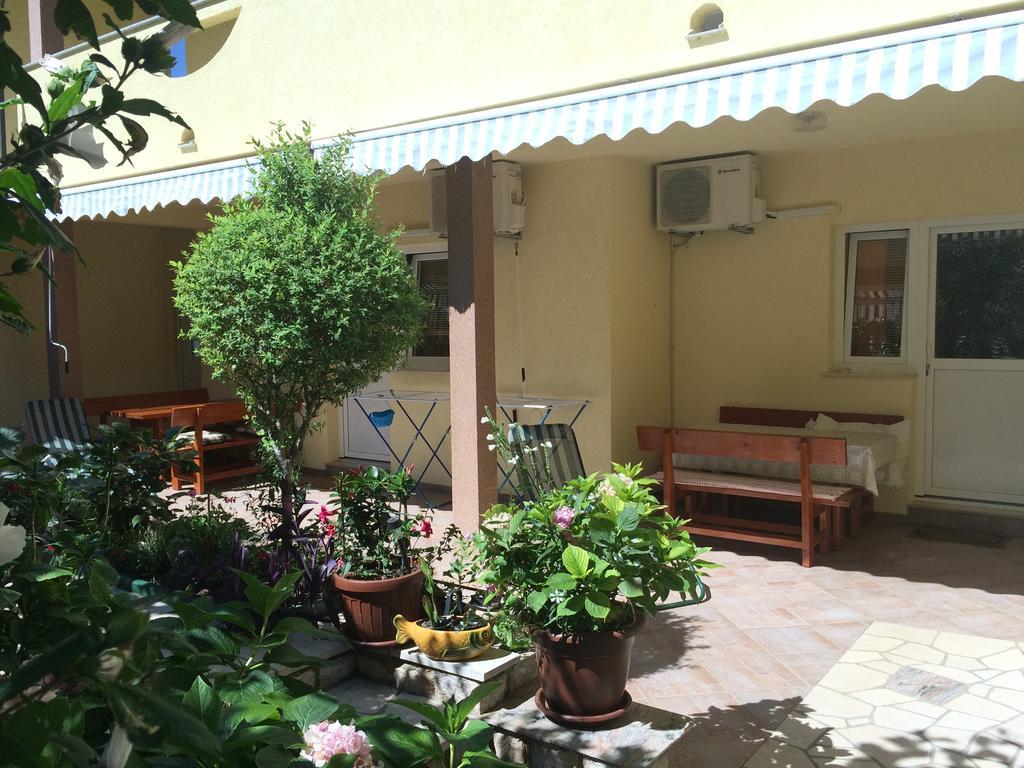 Apartment Kolundzic Novi Vinodolski Ruang foto