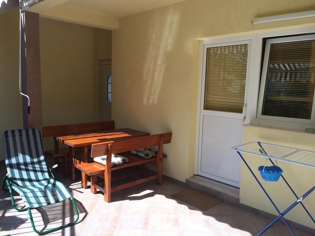Apartment Kolundzic Novi Vinodolski Ruang foto