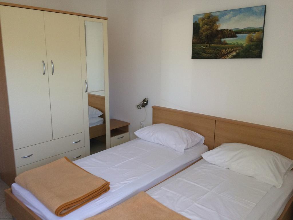 Apartment Kolundzic Novi Vinodolski Ruang foto
