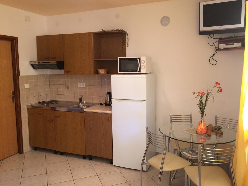 Apartment Kolundzic Novi Vinodolski Ruang foto