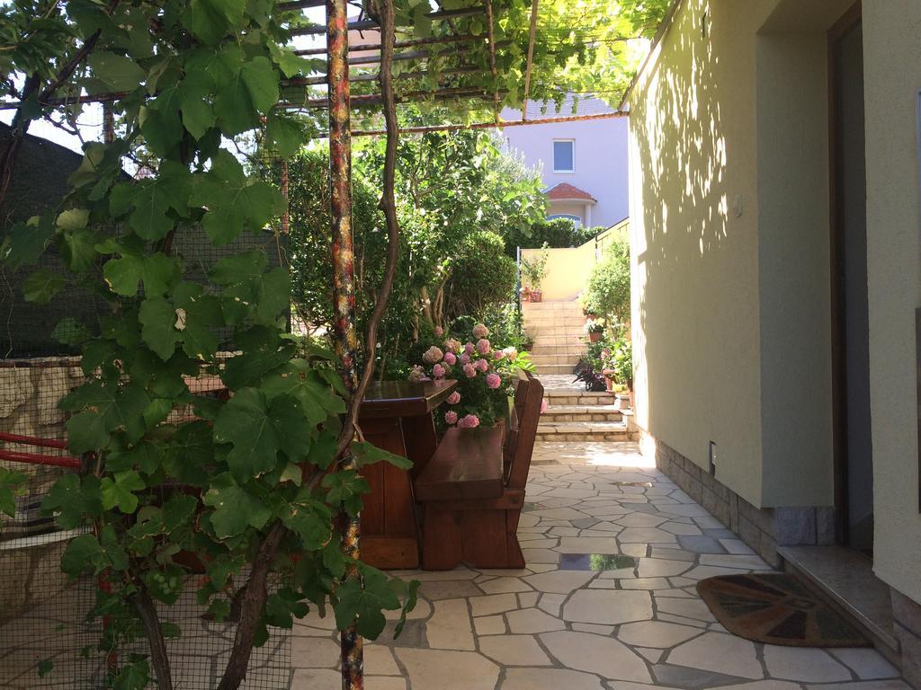 Apartment Kolundzic Novi Vinodolski Ruang foto