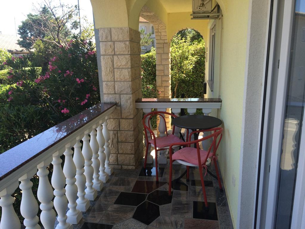 Apartment Kolundzic Novi Vinodolski Ruang foto