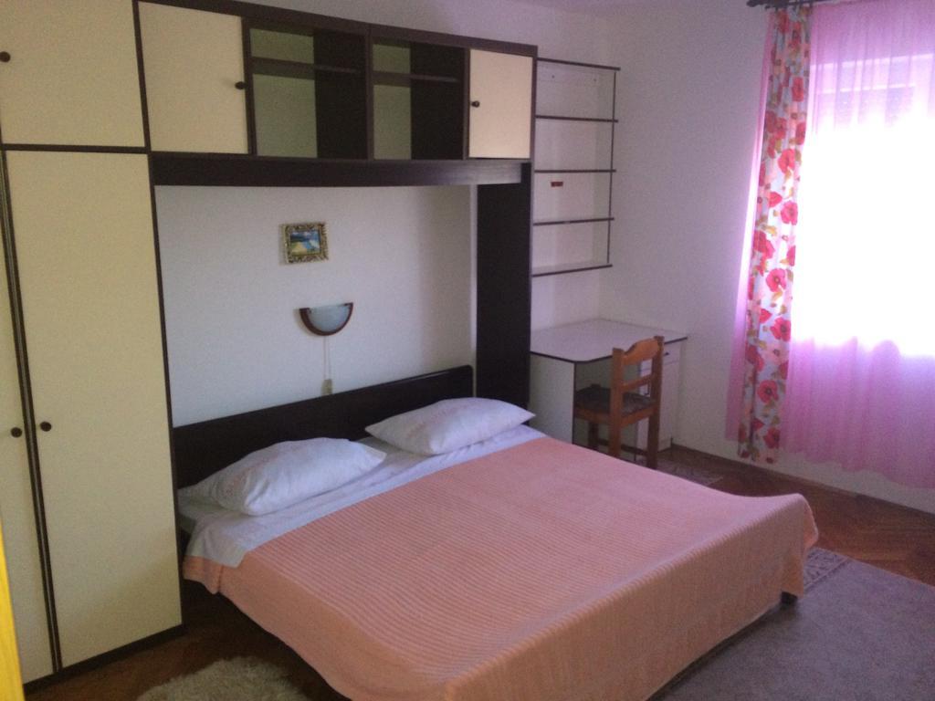 Apartment Kolundzic Novi Vinodolski Ruang foto